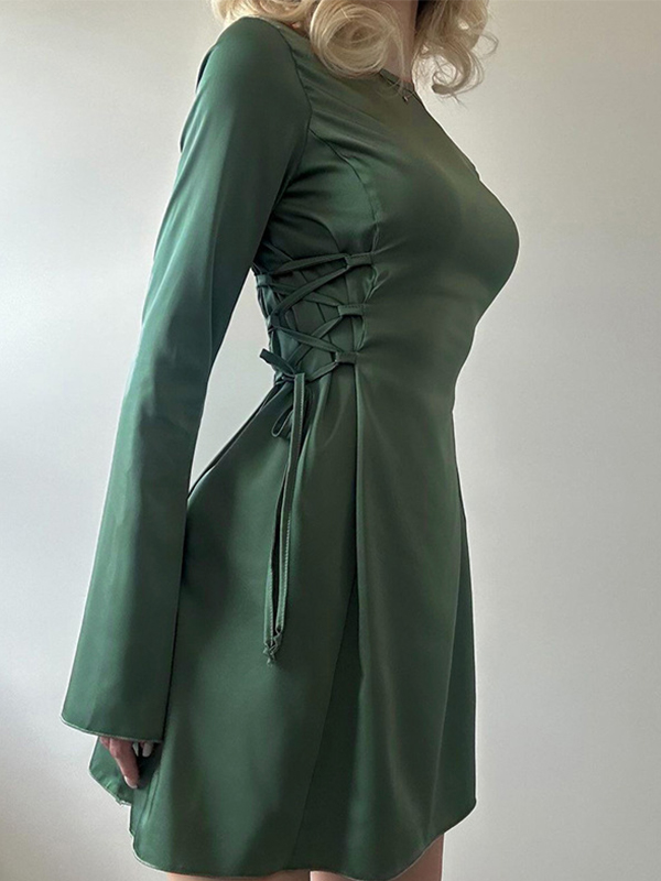 Elegantes minivestidos ajustados con tirantes de satén