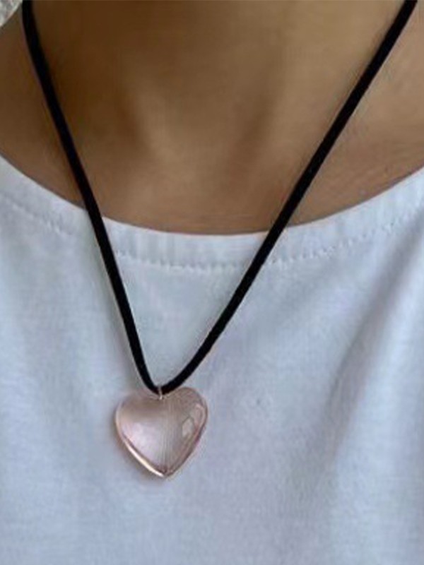 Collar con dije de corazón de piedra